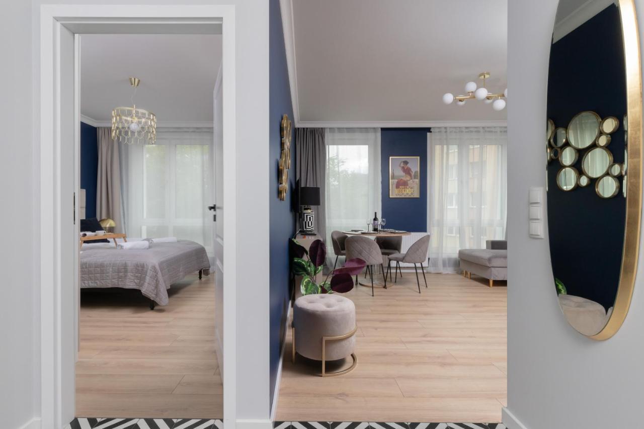 Stylish Atol With Free Parking In The Heart Of By Renters Apartament